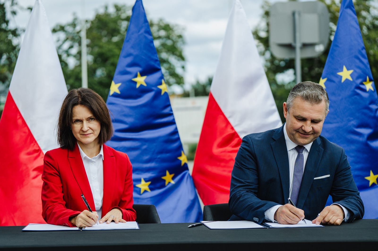 Podpisanie umowy z Rumią. Fot. Konrad Kędzior.